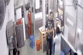 Cha bệnh nhi đánh nữ điều dưỡng bệnh viện Nhi Đồng 1 gãy xương hàm.