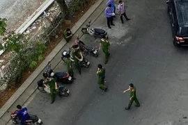 Khám nghiệm chung cư nơi tiến sĩ Bùi Quang Tín tử vong