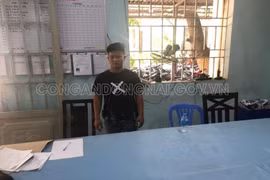 Khanh tại cơ quan công an.