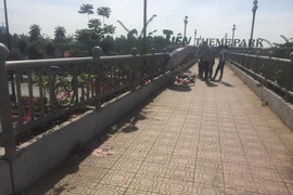 Nữ sinh bất ngờ trợn mắt, nôn ói rồi tử vongtrên cầu bộ hành Suối Tiên do nhồi máu cơ tim.