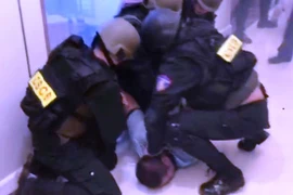 Công an tìm thấy ma tuý, bình shisha nơi chủ tịch công ty khống chế 2 con tin.