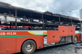 Xe khách Hưng Thịnh Gia Lai bị thiêu rụi trong bến xe Miền Đông