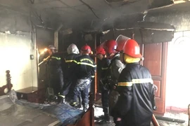 Lực lượng chức năng xử lý hiện trường.