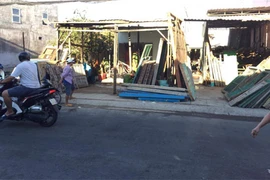 Công an khám nghiệm hiện trường.