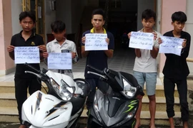 Nhóm đối tượng tại công an.