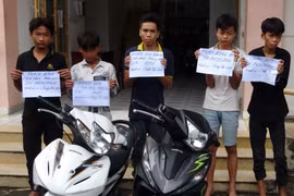 Nhóm đối tượng tại công an.