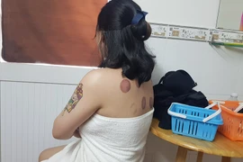 Hai nữ tiếp viên tắm tiên kích dục cho khách ở Sài Gòn