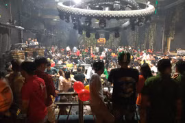Hơn 200 dân chơi nghi phê ma tuý ở quán bar ở Sài Gòn.