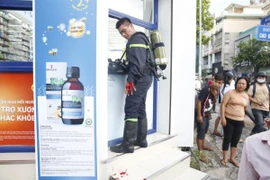 Quá trình chữa cháy nhà dân ở quận 5, TPHCM thì 1 chiến sĩ thuộc Đội Cảnh sát PCCC PCCC&CNCH, Công an quận 5 bị thương.