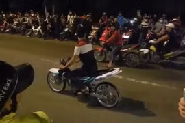 Một nhóm "quái xế" tổ chức đua xe trước đó.