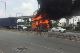 Ngọn lửa bùng cháy dữ dội