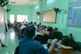 Nhóm dân chơi dương tính với chất ma tuý.