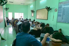 Nhóm dân chơi dương tính với chất ma tuý.