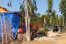 Người thân tổ chức tang lễ cho anh Q..