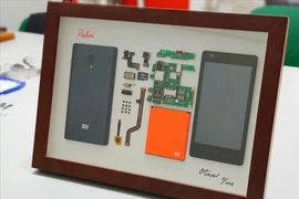 Cậu bé 9 tuổi tháo rời Redmi 1 rồi đóng thành tác phẩm nghệ thuật