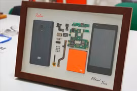 Cậu bé 9 tuổi tháo rời Redmi 1 rồi đóng thành tác phẩm nghệ thuật