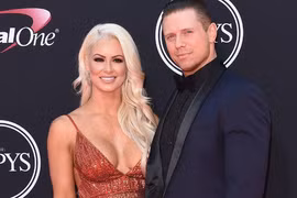 Người đẹp làng võ “đốt mắt” fan với bikini quyến rũ 