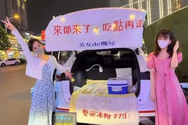 Người trẻ Trung Quốc bỏ văn phòng đi bán hàng rong