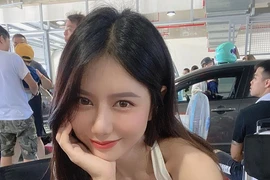 Những khoảng khắc vô tình hở chỗ “nhạy cảm” của streamer nổi tiếng