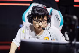 Những vấp ngã của “thần rừng” SofM trước khi nhận lương 65 tỷ