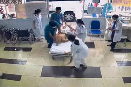 Người đàn ông hóc bánh trung thu may mắn thoát chết ngay trước cửa bệnh viện