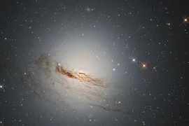 NASA công bố khoảnh khắc hiếm hoi của thiên hà đang “hấp hối” 