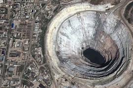 Hình ảnh tố cáo “tội ác” của con người với bề mặt trái đất