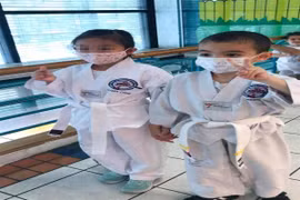 Bức ảnh bé 'Gấu' quý tử nhà Thu Minh lộ diện gần trọn vẹ