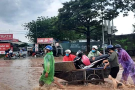 Dự báo thời tiết 22/7: Hà Nội vẫn rập rình chờ mưa to đến rất to