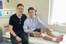 Vào viện thăm Hùng Dũng... Văn Lâm lại trở thành tâm điểm chú ý