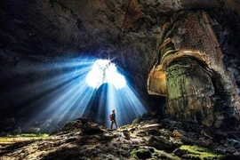 Khám phá hố sụt đẹp nhất thế giới mệnh danh “lối vào địa ngục”