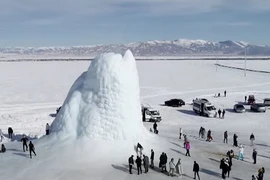 Chiêm ngưỡng ngọn "núi lửa băng" tuyệt đẹp được dân tình săn đón