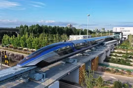 Vén màn bí ẩn tàu đệm từ nổi nhất Trung Quốc phi nhanh 600km/h