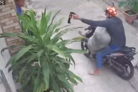 Video: Trộm chó bị phát hiện, cẩu tặc xịt hơi cay chủ nhà để tẩu thoát