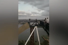 TikToker Australia bị chỉ trích vì trèo lên giàn giáo quay clip