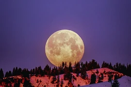 Hiện tượng siêu nhiên “trăng băng giá” và “nguyệt thực nửa tối” đêm nay