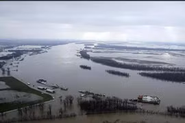 Vệ tinh NASA cho thấy nhiều dòng sông Mỹ liên tục đổi màu 