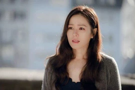 Báo mẹ chồng về ngoại chăm mẹ ốm, tôi bế con ra cửa thì... 