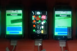 Hình ảnh hiếm hoi về dây chuyền sản xuất iPhone đời đầu 