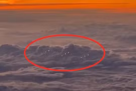 Nóng: Bắt được vật thể bất thường trên bầu trời, nghi là UFO 