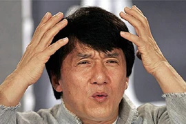 Đối đầu với Fake News, Thành Long ứng xử hài hước như... trên phim