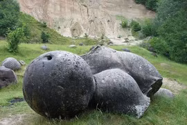 Giải mã loài "đá sống" kỳ lạ, chỉ cần trời mưa là... tự lớn