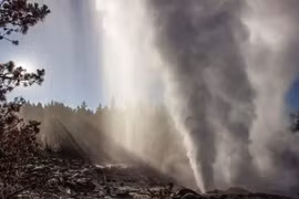 Khám phá mạch nước ngầm phun trào cao nhất thế giới