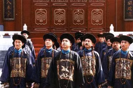 Vì sao đại thần triều Thanh diện kiến vua thường phất hai ống tay áo?