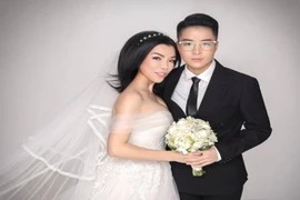 Cuộc sống Tú Lơ Khơ ra sao sau khi cưới vợ hơn 21 tuổi?