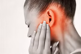 Điều kinh hoàng xảy đến với cơ thể nếu bạn đeo tai nghe trên 60 phút