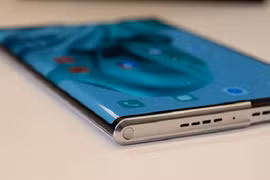 Điện thoại màn hình cuộn đầu tiên thế giới hoạt động thế nào?