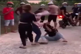 Nữ sinh lớp 7 uống thuốc tự tử vì bị xâm hại, đánh ghen