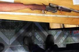 Chồng bị vợ bắn chết bằng cây súng của người con mua về 