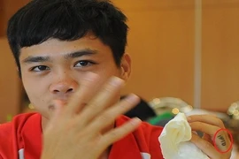 Fan tò mò về hình xăm bí ẩn trên tay Công Phượng